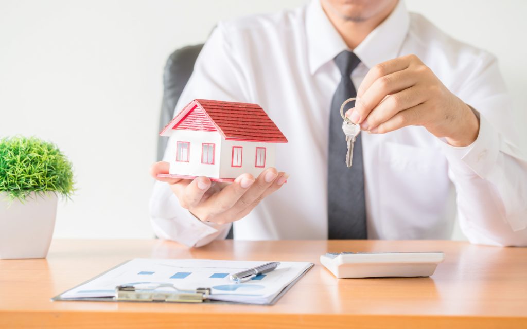 house key home insurance broker agent s hand protection min scaled